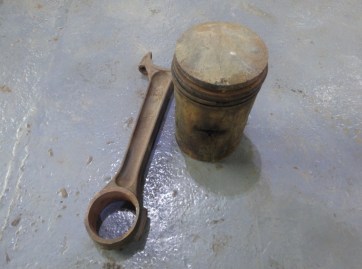 Field Marshall piston and conrod