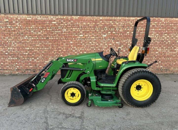 John Deere 3520 an MX Front Loader