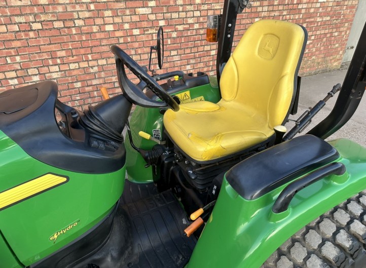 John Deere 3520 an MX Front Loader