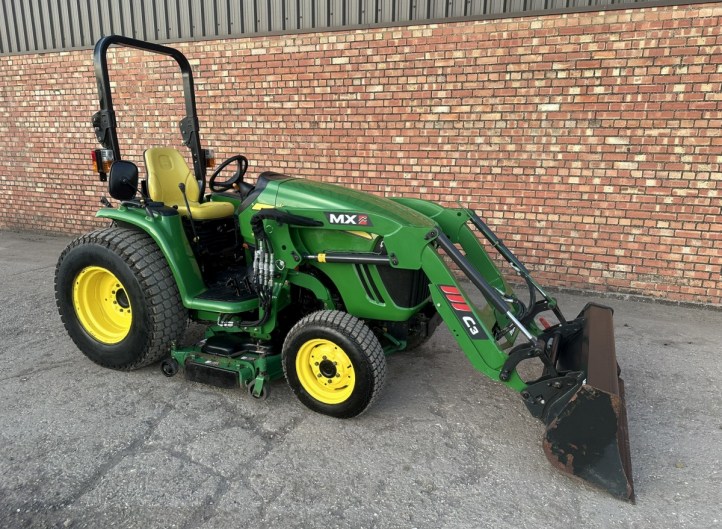 John Deere 3520 an MX Front Loader
