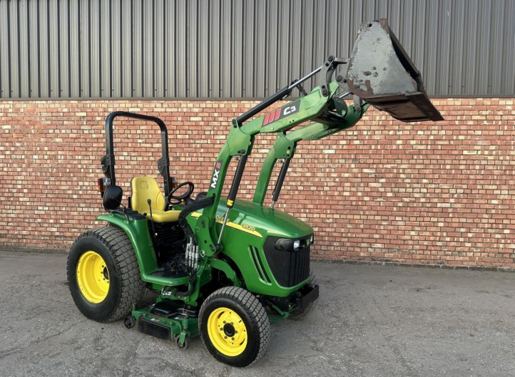John Deere 3520 an MX Front Loader