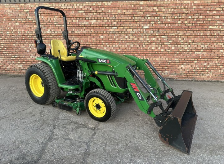 John Deere 3520 an MX Front Loader