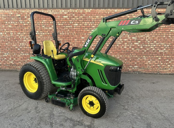John Deere 3520 an MX Front Loader