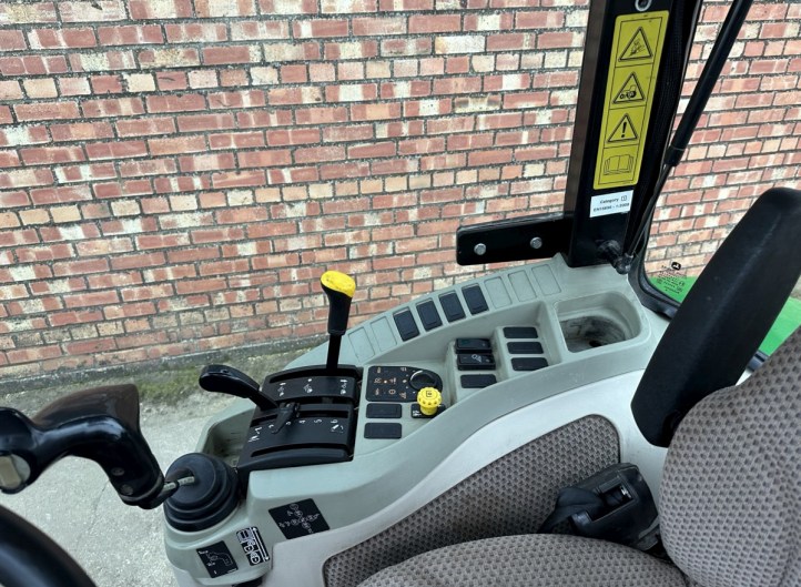 John Deere 3045R & H165 Front Loader