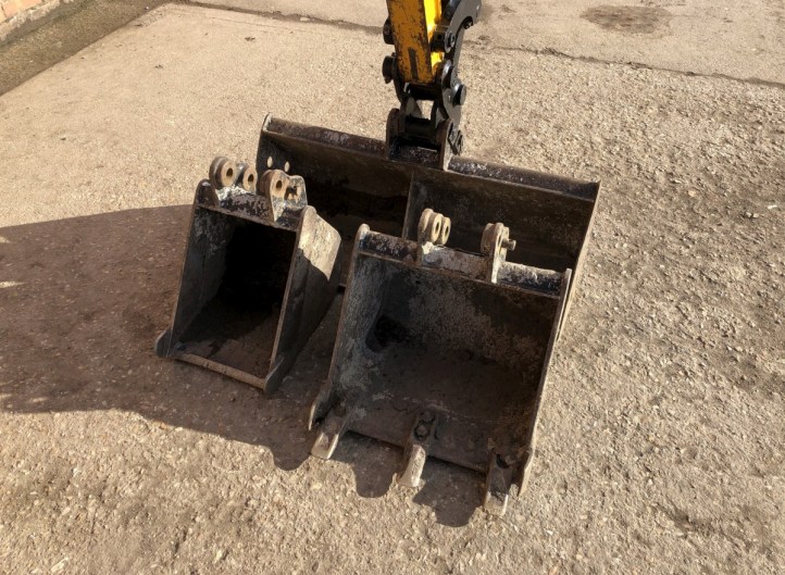 JCB 15C-1
