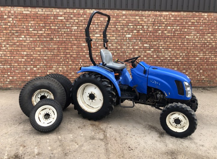 New Holland Boomer 2030