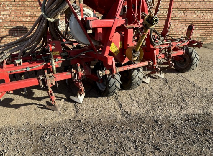 Kverneland TS Tine Drill