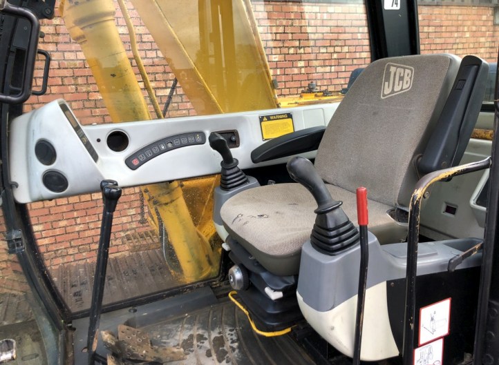 JCB JS130