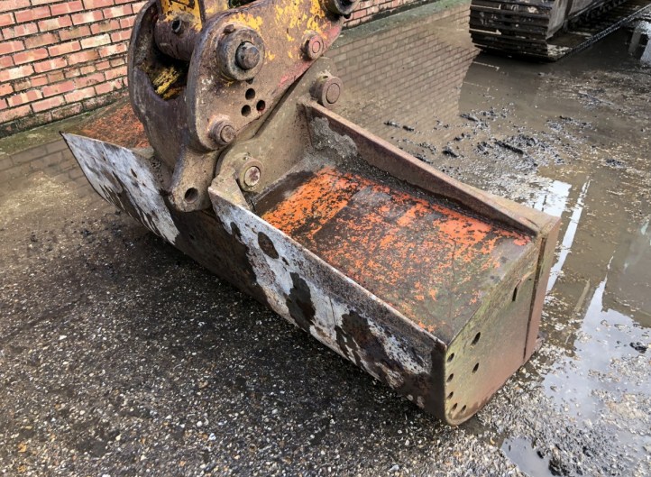 JCB JS130